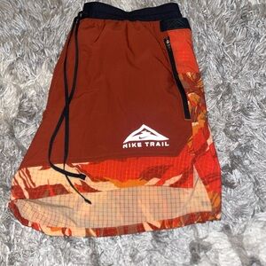 Men’s size large Nike trail running shorts
